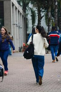 Cerca de 2 milhões de candidatos fazem as provas do Concurso Unificado neste domingo. Candidatos chegam ao local da prova na Pontifícia Universidade Católica do Rio Grande do Sul.