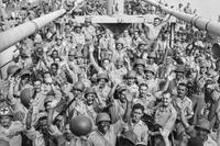Desembarque do primeiro escalão da Força Expedicionária Brasileira (FEB) em 18 de julho de 1945, no Rio de Janeiro