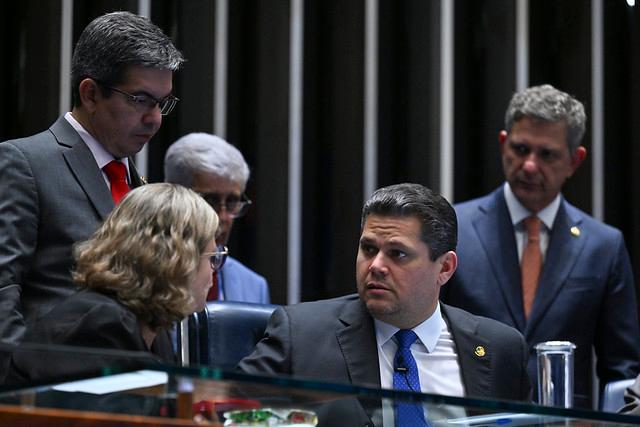 Alcolumbre tira PEC da Segurança da pauta após impasse sobre maioridade penal