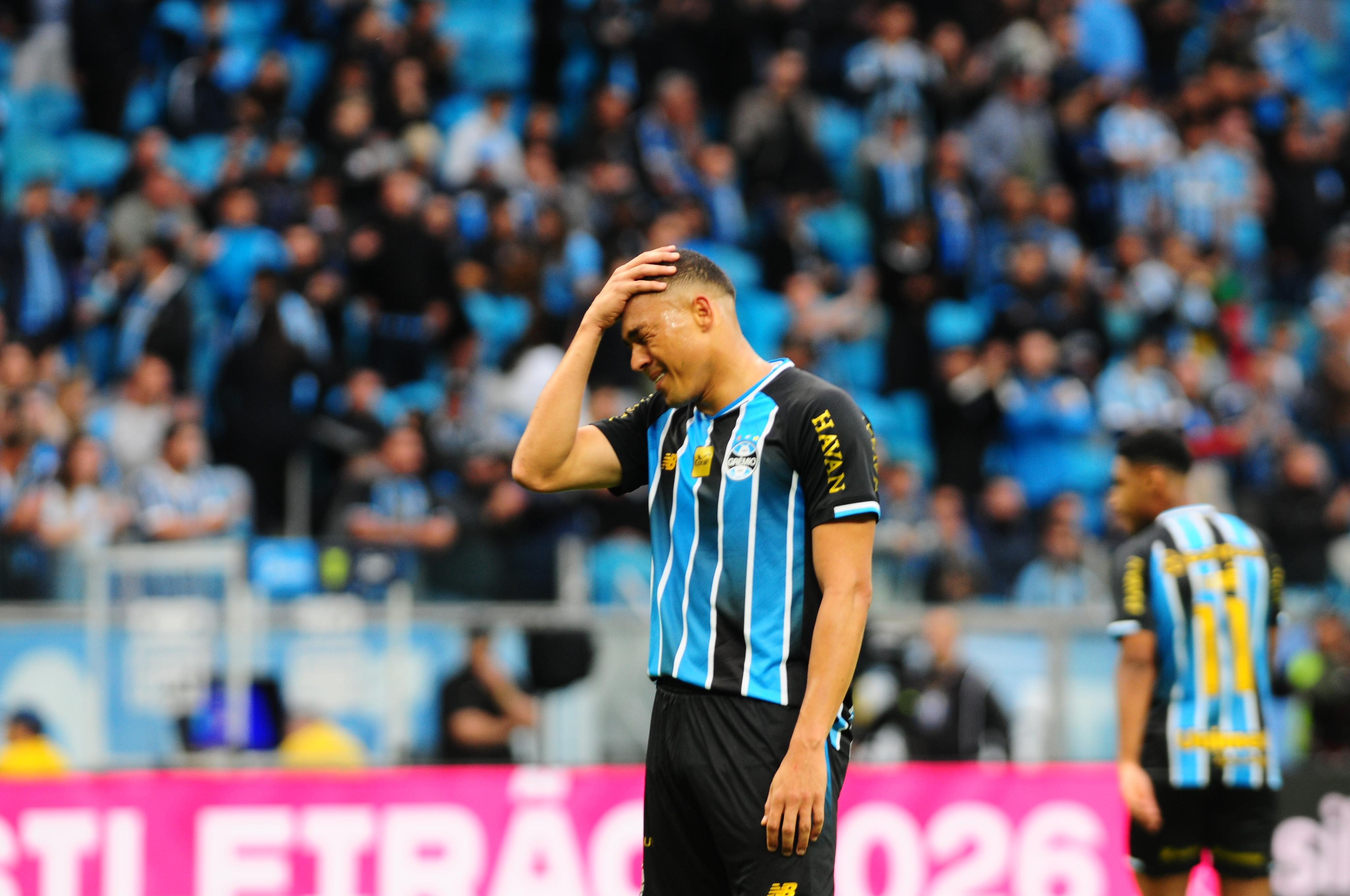 Grêmio perde para o Cruzeiro de virada na Arena e se afunda na zona de rebaixamento 