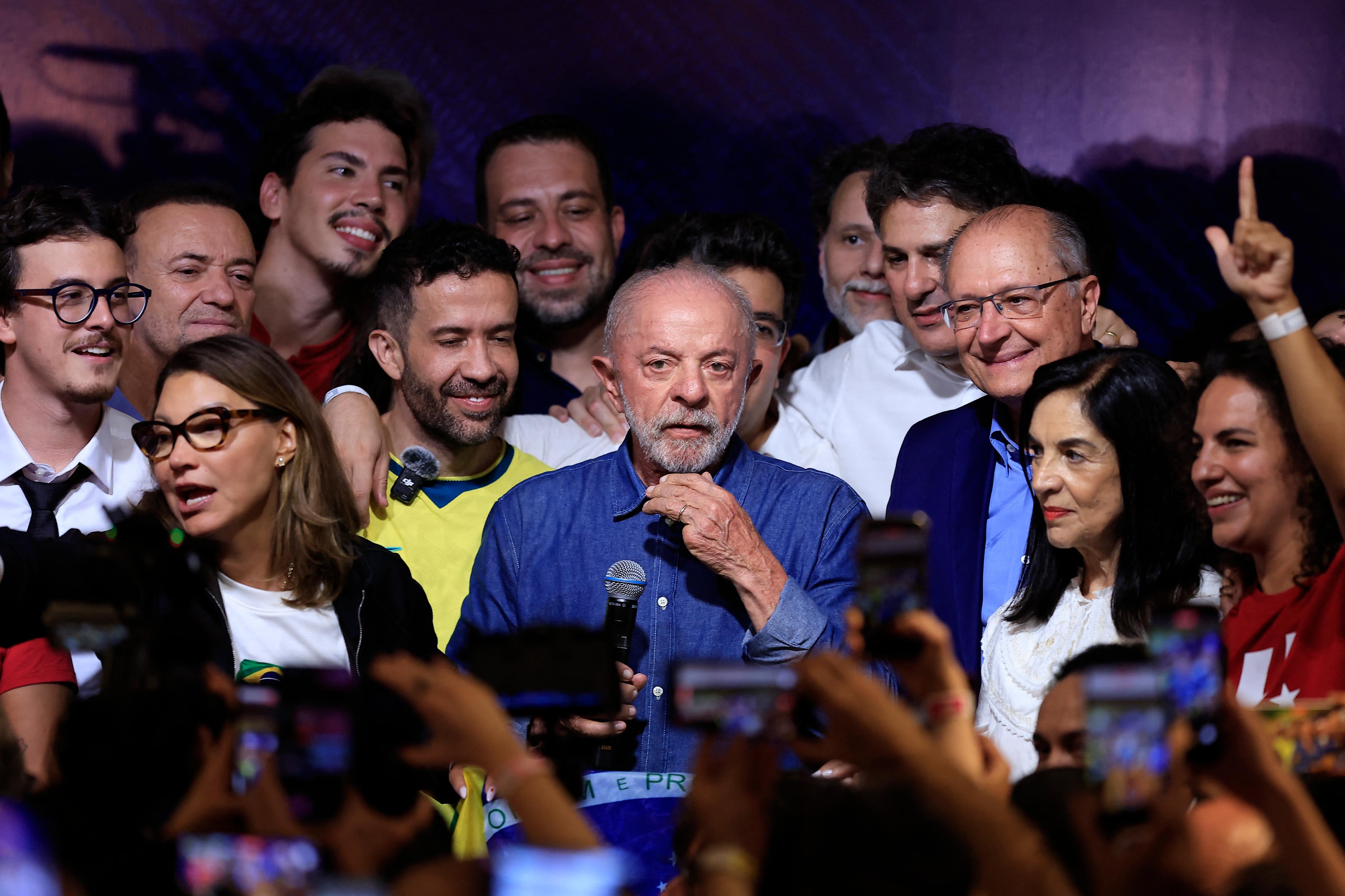 Lula destaca “papel do povo” em vitória histórica e faz reflexão: “Vamos mudar a maneira de governar esse país”